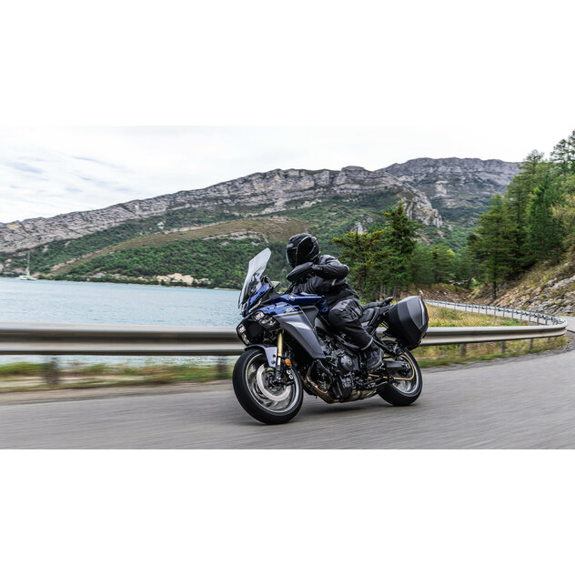 Tracer 9 gt  plus   y-amt  icon performance - 2025-Yamaha-MT09ATRDXCS-EU-Cobalt_Blue-Action-014-03