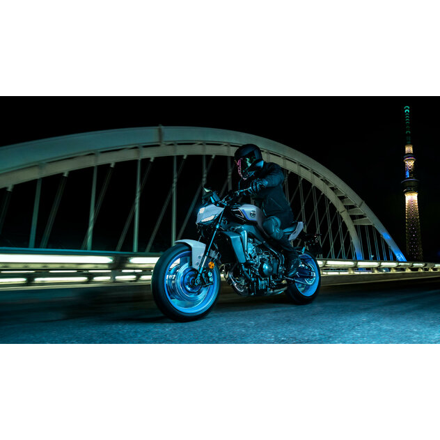 Yamaha mt-09 2025 ice storm + prislusenstvo podla vlastného výberu  v hodnote 1000 eur!!! - 2025-Yamaha-MT09A-EU-Ice_Storm-Action-008-03