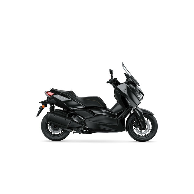 Yamaha techmax 300 2024 tech black- modelovy rok 2024 - topcase 34 alebo 45l zadarmo - 2024-Yamaha-XMAX300ASP-EU-Tech_Black-Studio-002-03
