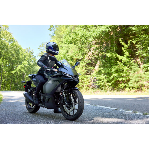 Yzf-r3  2025 midnight black - 2025-Yamaha-YZF-R320-EU-Midnight_Black-Static-004-03