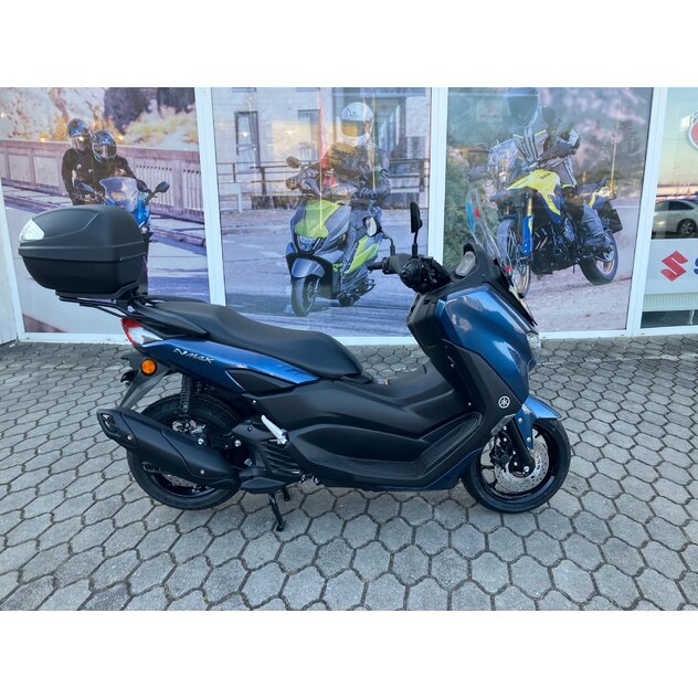 Kópia yamaha nmax125 červený s kufrom a plexi - IMG_4873