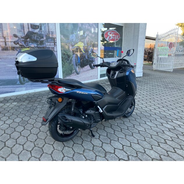 Kópia yamaha nmax125 červený s kufrom a plexi - IMG_4874