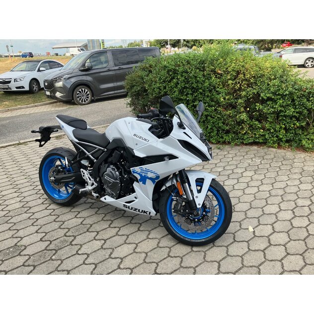 Suzuki gsx-8r biela - IMG_6193
