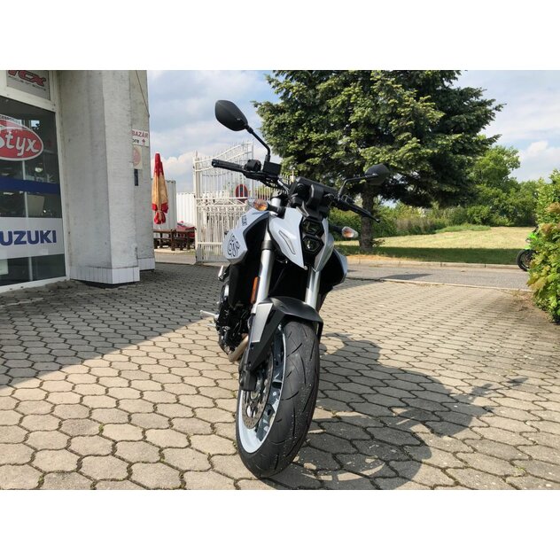 Suzuki gsx8s šedá - IMG_9813