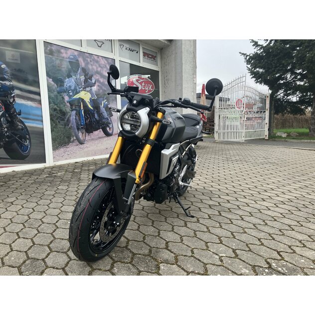 Suzuki gsx8t čierna - IMG_5770