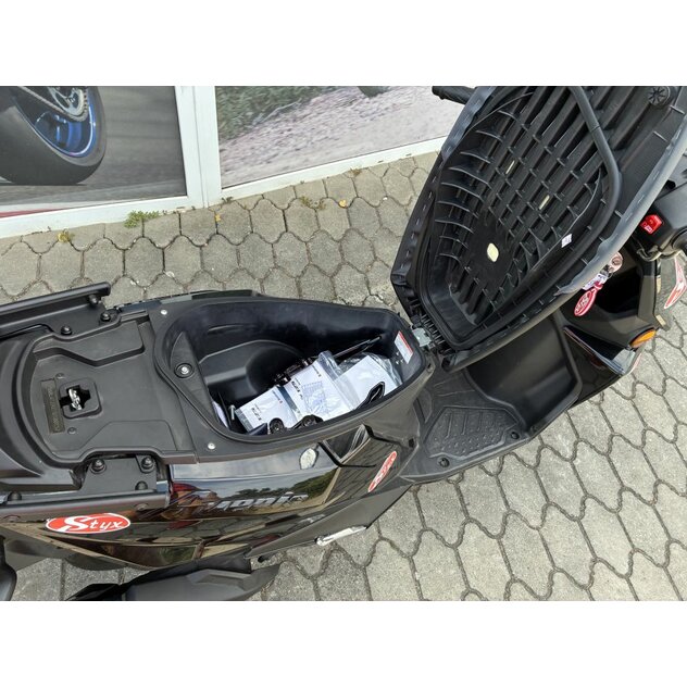 Suzuki un125 avenis black s pizza boxom - IMG_2150