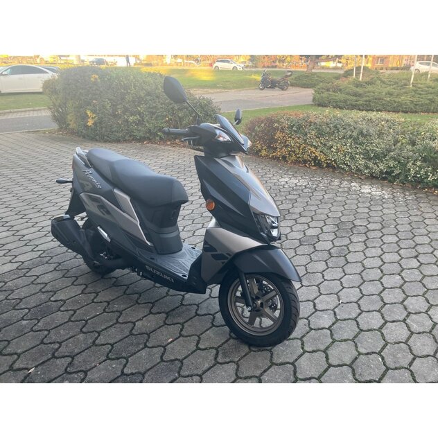 Suzuki un125 avenis šedý - IMG_5537