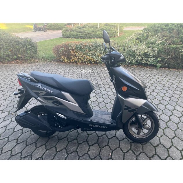 Suzuki un125 avenis šedý - IMG_5538