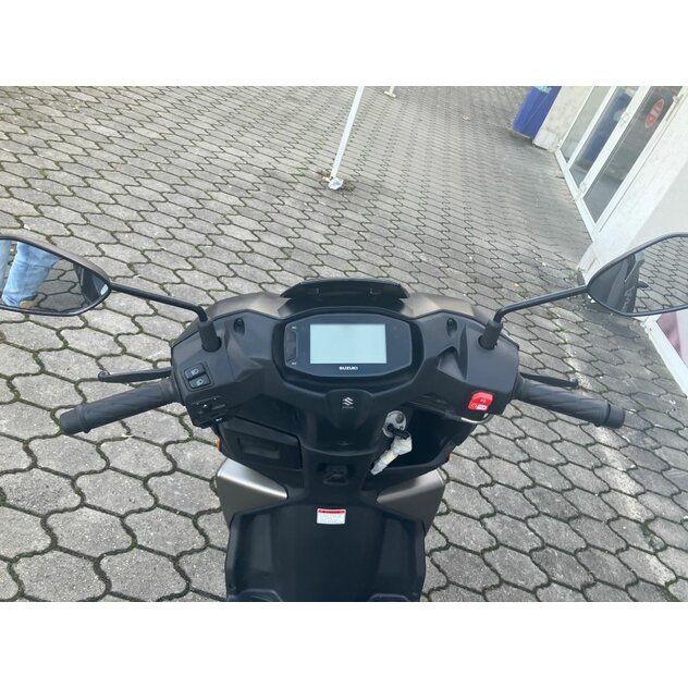 Suzuki un125 avenis šedý - IMG_5540