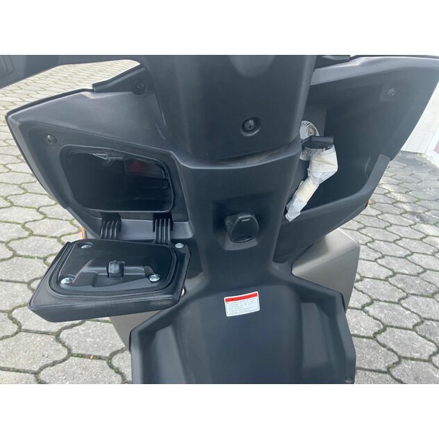 Suzuki un125 avenis šedý - IMG_5541