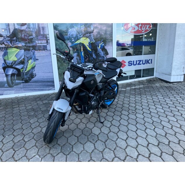 Yamaha mt-07 šedá - IMG_4981