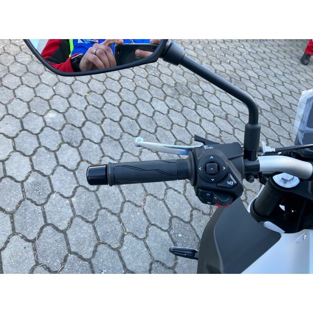 Yamaha mt-07 šedá - IMG_4983