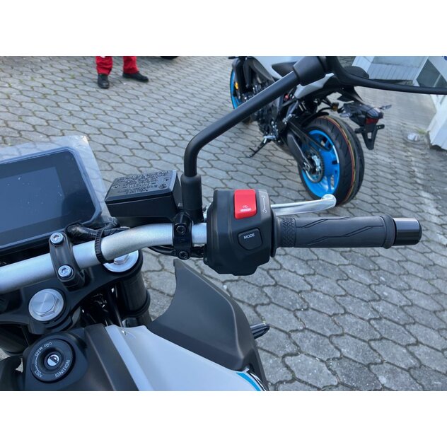 Yamaha mt-07 šedá - IMG_4984