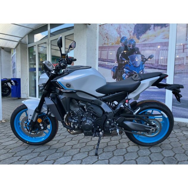 Yamaha mt-09 y-amt šedá - automat - IMG_4973