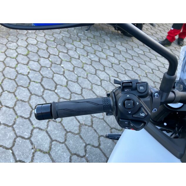 Yamaha mt-09 y-amt šedá - automat - IMG_4975