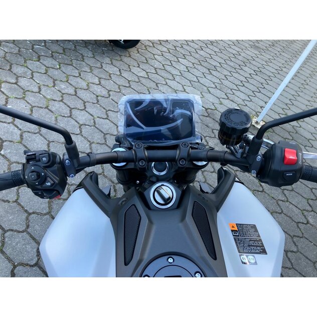 Yamaha mt-09 y-amt šedá - automat - IMG_4977