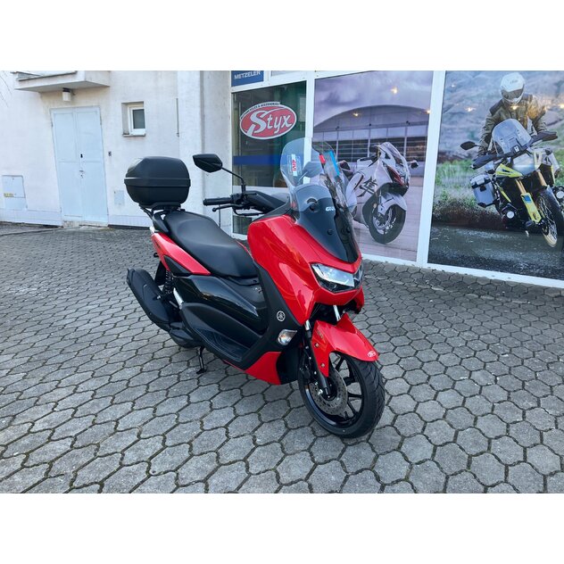 Yamaha nmax125 červený s kufrom a plexi - IMG_4863