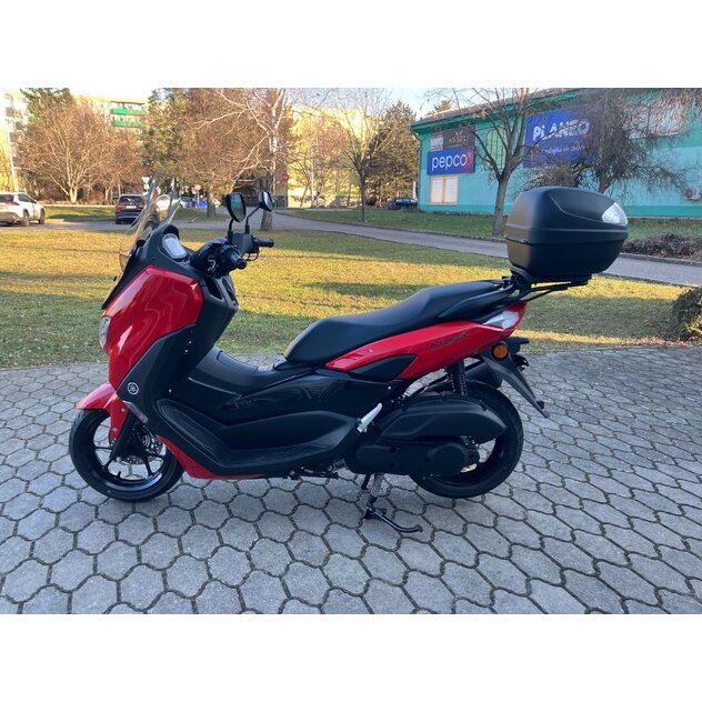 Yamaha nmax125 červený s kufrom a plexi - IMG_4866