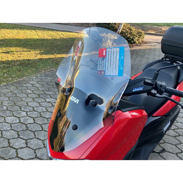 Yamaha nmax125 červený s kufrom a plexi - IMG_4870