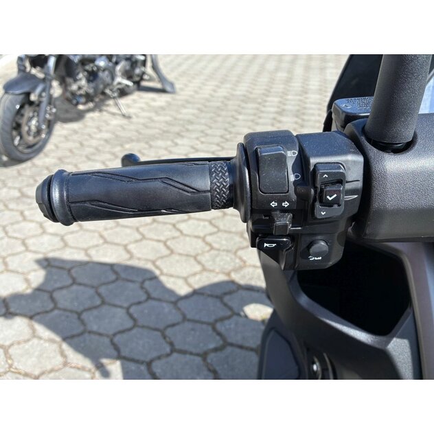 Yamaha nmax125 techmax šedá - IMG_1527