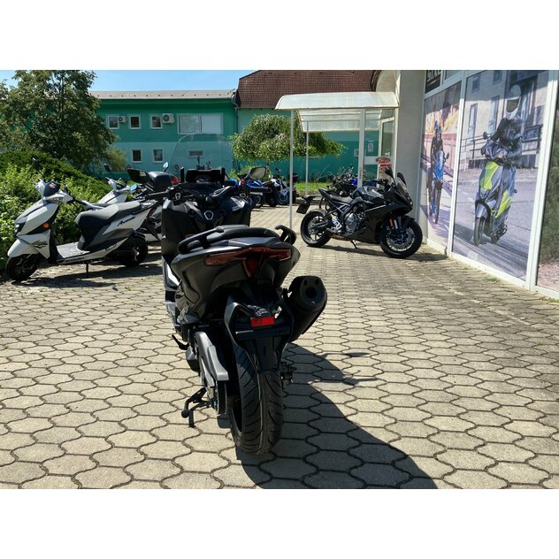 Yamaha tmax560 dx hnedý - IMG_4271