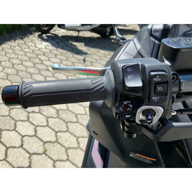 Yamaha tmax560 dx hnedý - IMG_4276