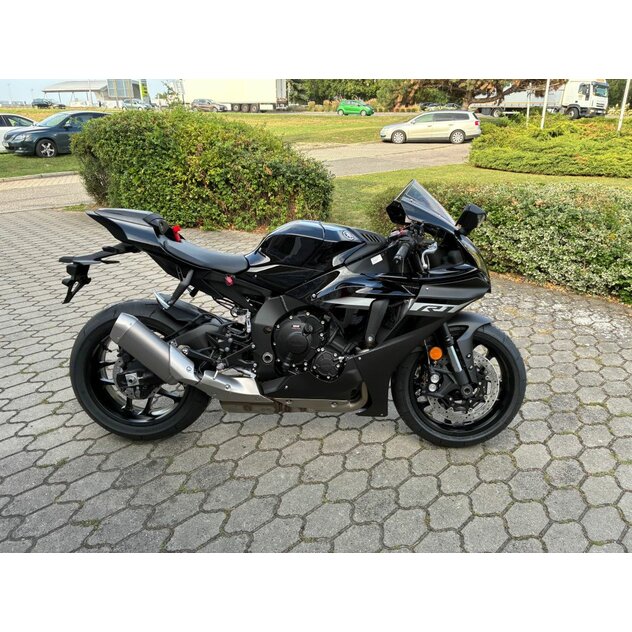 Yamaha yzf-r1 čierna - IMG_0463