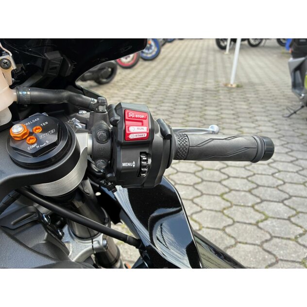 Yamaha yzf-r1 čierna - IMG_0470