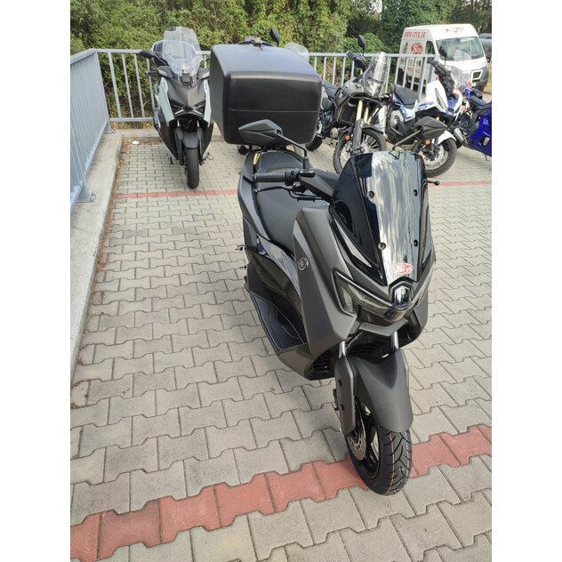 Yamaha nmax 125 + držiak s mega boxom a termo taškou - IMG_20260820_164659