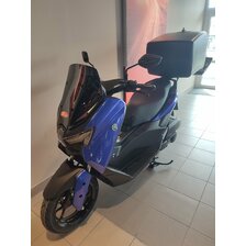 Yamaha NMAX 125 + držiak s Mega boxom a termo taškou