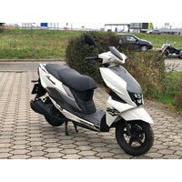 SUZUKI UN125 AVENIS BIELY