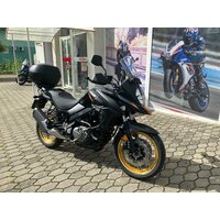 SUZUKI DL650XT V-STROM ČIERNA S DOPLNKAMI