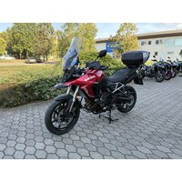 SUZUKI DL800 S DOPLNKAMI ČERVENÁ